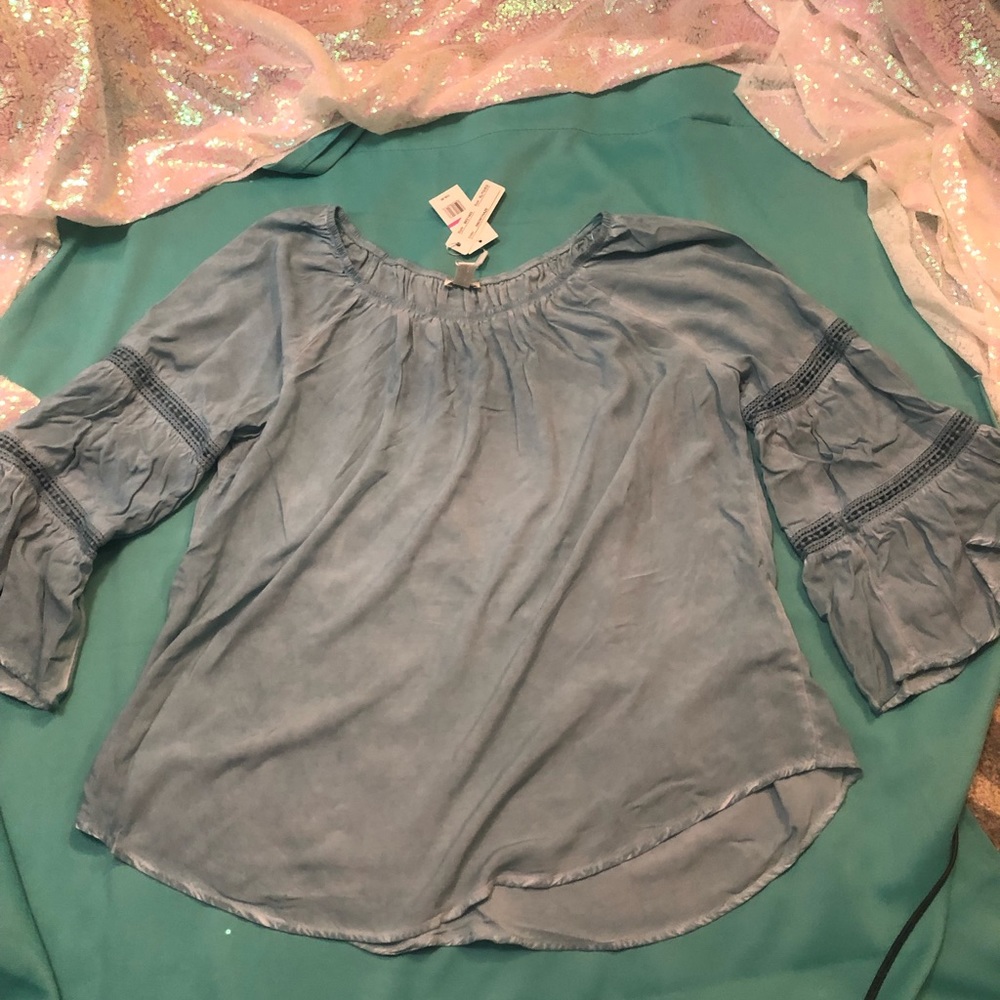 NWT size XL light blue flowing women’s top . Lightweight